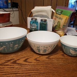 Vintage charm inspired by pyrex